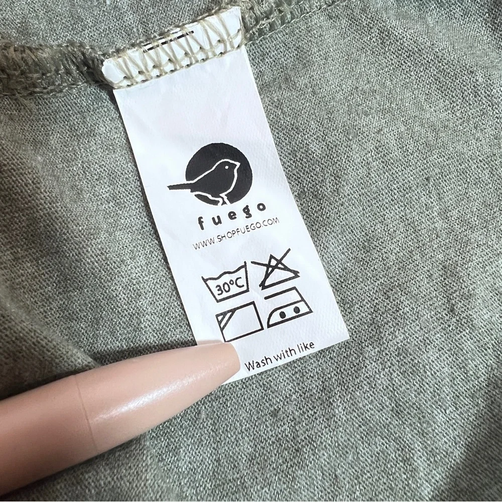 Fuego 🌈🎄Happy Holigays🎄 🌈Green T-shirt-Size XS - Picture 7 of 8